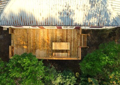 Renovation de terrasse en bois avec Glampinovateur sur la côte landaise, réalisée grâce au configurateur 3D, vue aérienne par drone.
