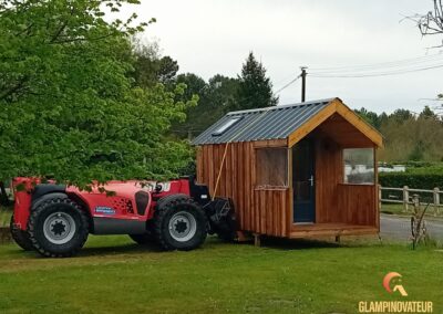 Pose d’un hébergement insolite en bois dans un camping – Glampinovateur