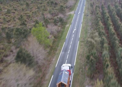 Transport d’un lodge insolite vu du ciel – Livraison Glampinovateur en France