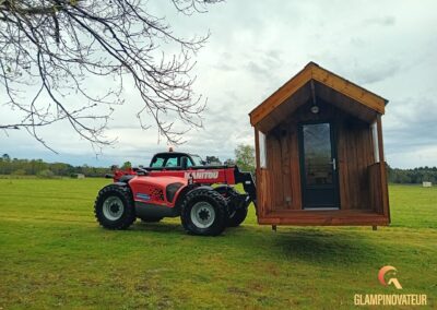 Installation d’un hébergement insolite dans un camping avec chariot manuscopique – Glampinovateur
