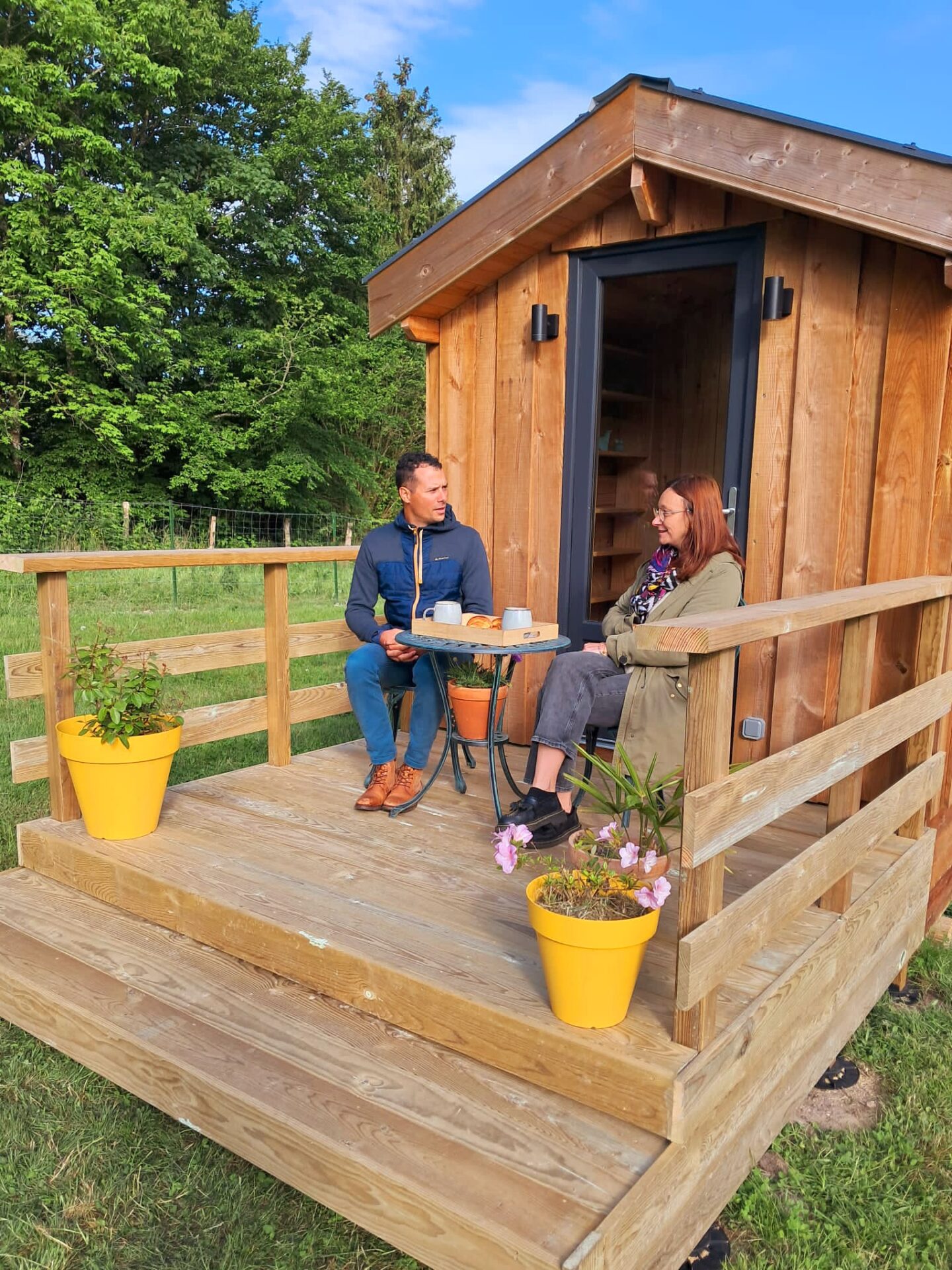 Projet Glampinovateur avec cliente – Lodge bois installé dans son jardin Projet Glampinovateur avec cliente – Installation d’un lodge bois dans son jardin