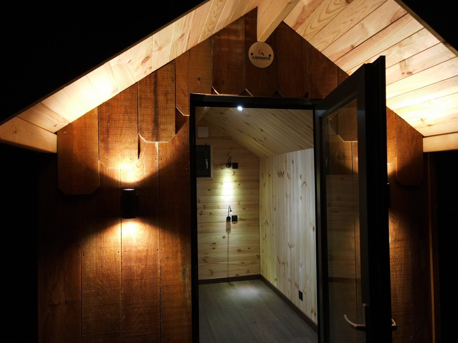 Le Rêveur de Glampinovateur, chalet insolite glamping cosy fabriqué pour les campings et professionnels de l'HPA
